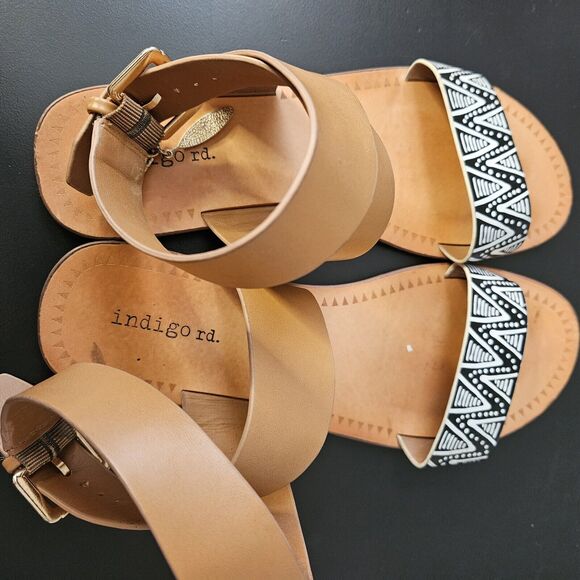 INDIGO RD Aztec Batik Sandals Sz 7.5 Black & White Flats Ankle Strap Boho - Picture 8 of 8